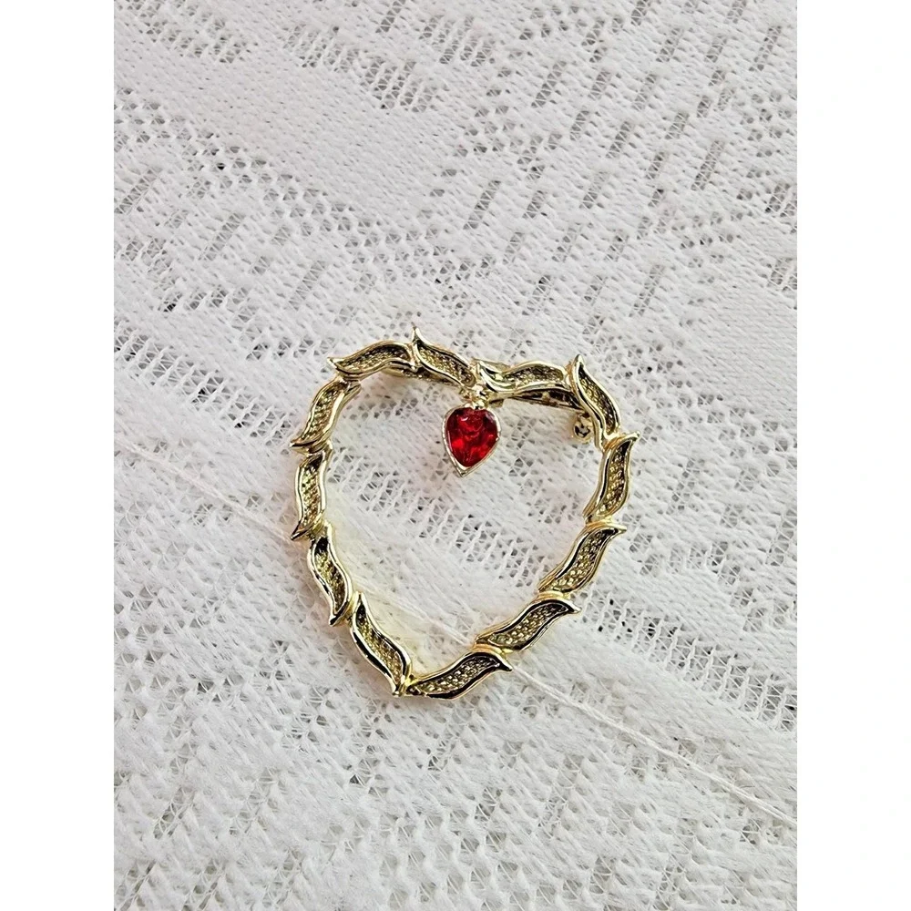 Vintage Heart Brooch Pin Twisted Vines Red Rhinestone Valentines Love Romance